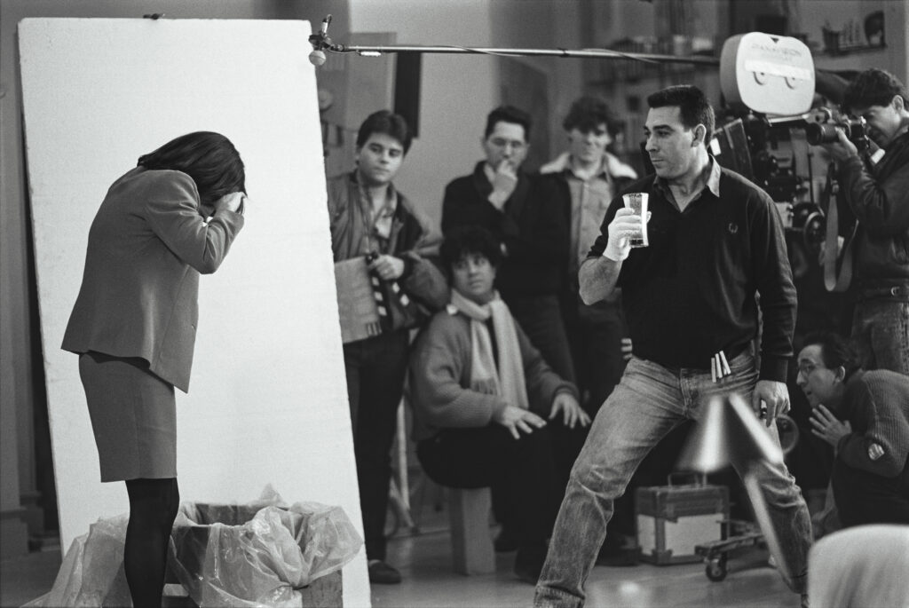 Llega a Matadero Madrid la muestra fotográfica Nada espontáneo. Una mirada a los 90, de Jesús Ugalde almodóvar mujeres al borde... ©jesús ugalde, vegap, madrid, 2026