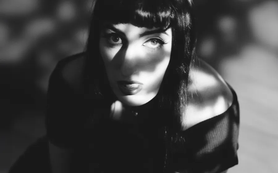 Llega a Matadero Madrid la muestra fotográfica Nada espontáneo. Una mirada a los 90, de Jesús Ugalde rossy de palma cjesus ugalde vegap madrid 2026.jpg